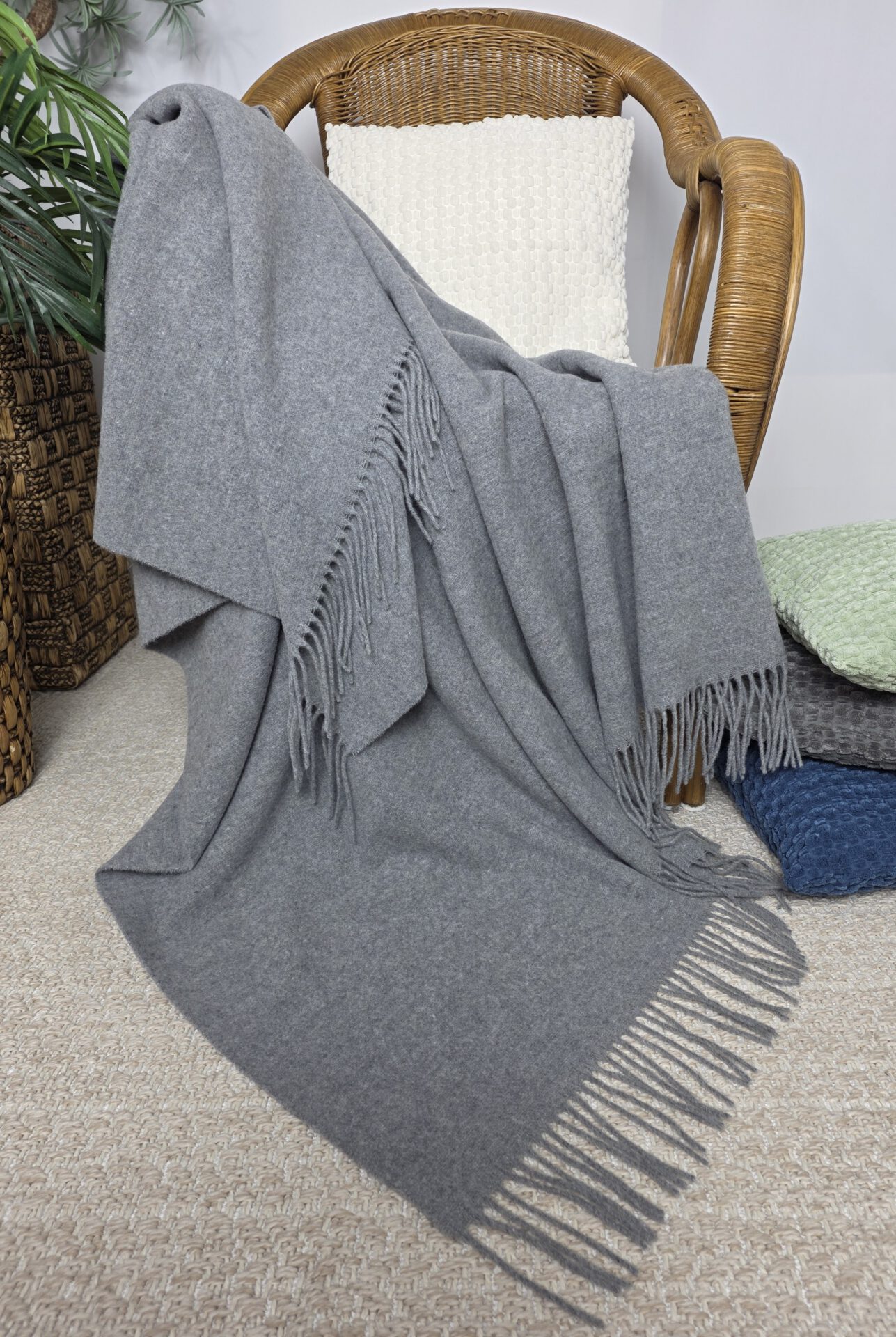 Wolldecke & Wollplaid, 90 % Merinowolle,10% Kaschmir "Faro U" grau – Bild 3