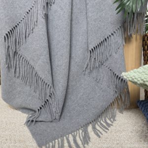 Alternative view of Wolldecke & Wollplaid, 90 % Merinowolle,10% Kaschmir "Faro U" grau