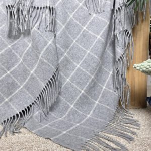 Alternative view of Wolldecke & Wollplaid, 90 % Merinowolle,10% Kaschmir "Faro J" hellgrau-hellgrau