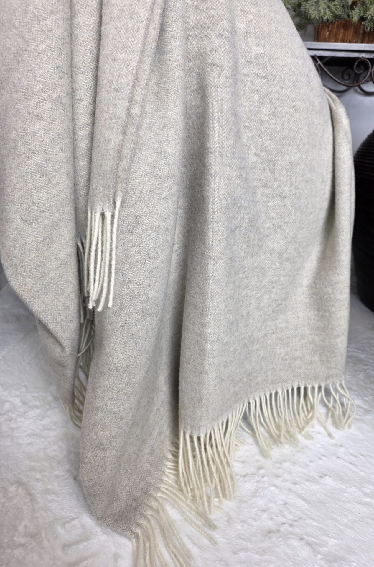 Wolldecke & Wollplaid, 90 % Merinowolle,10% Kaschmir "Faro A" beige-grau – Bild 3