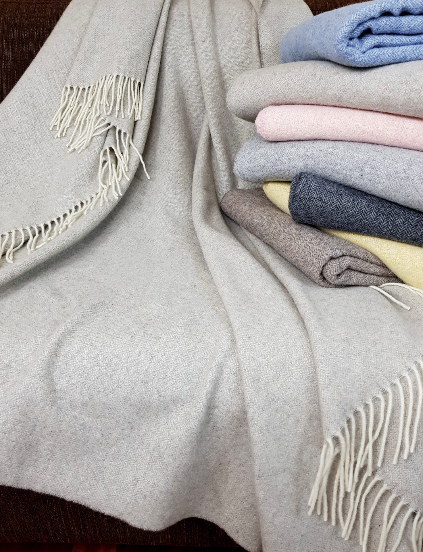 Wolldecke & Wollplaid, 90 % Merinowolle,10% Kaschmir "Faro A" beige-grau – Bild 4