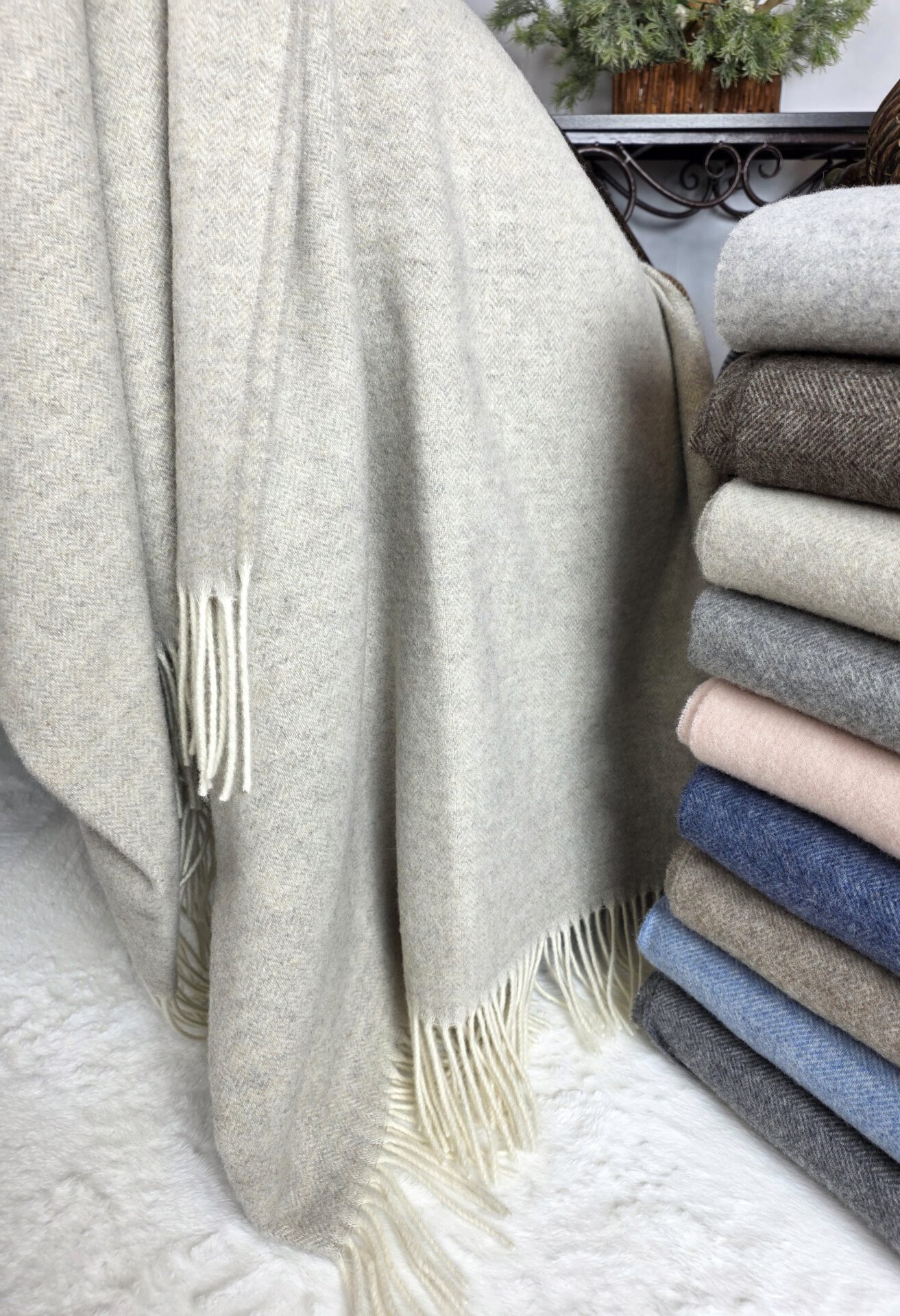 Wolldecke & Wollplaid, 90 % Merinowolle,10% Kaschmir "Faro A" beige-grau – Bild 6