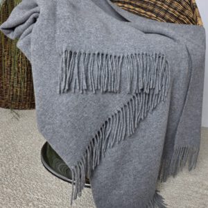 Alternative view of Wolldecke & Wollplaid, 90 % Merinowolle,10% Kaschmir "Faro U" grau