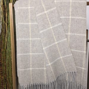 Alternative view of Wolldecke & Wollplaid, 90 % Merinowolle,10% Kaschmir "Faro J" hellgrau-beige