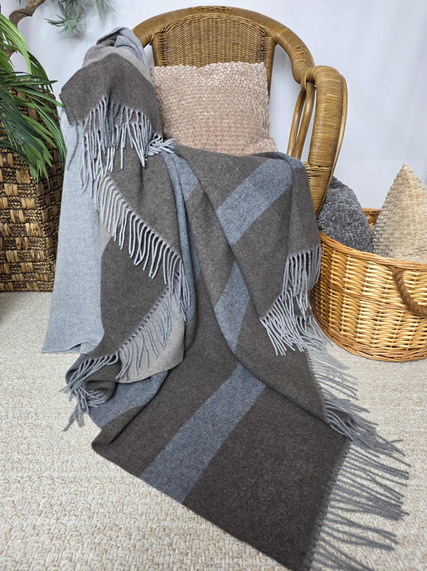 Wolldecke & Wollplaid, 90 % Merinowolle,10% Kaschmir "Faro F" grau-braun-hellbraun – Bild 3