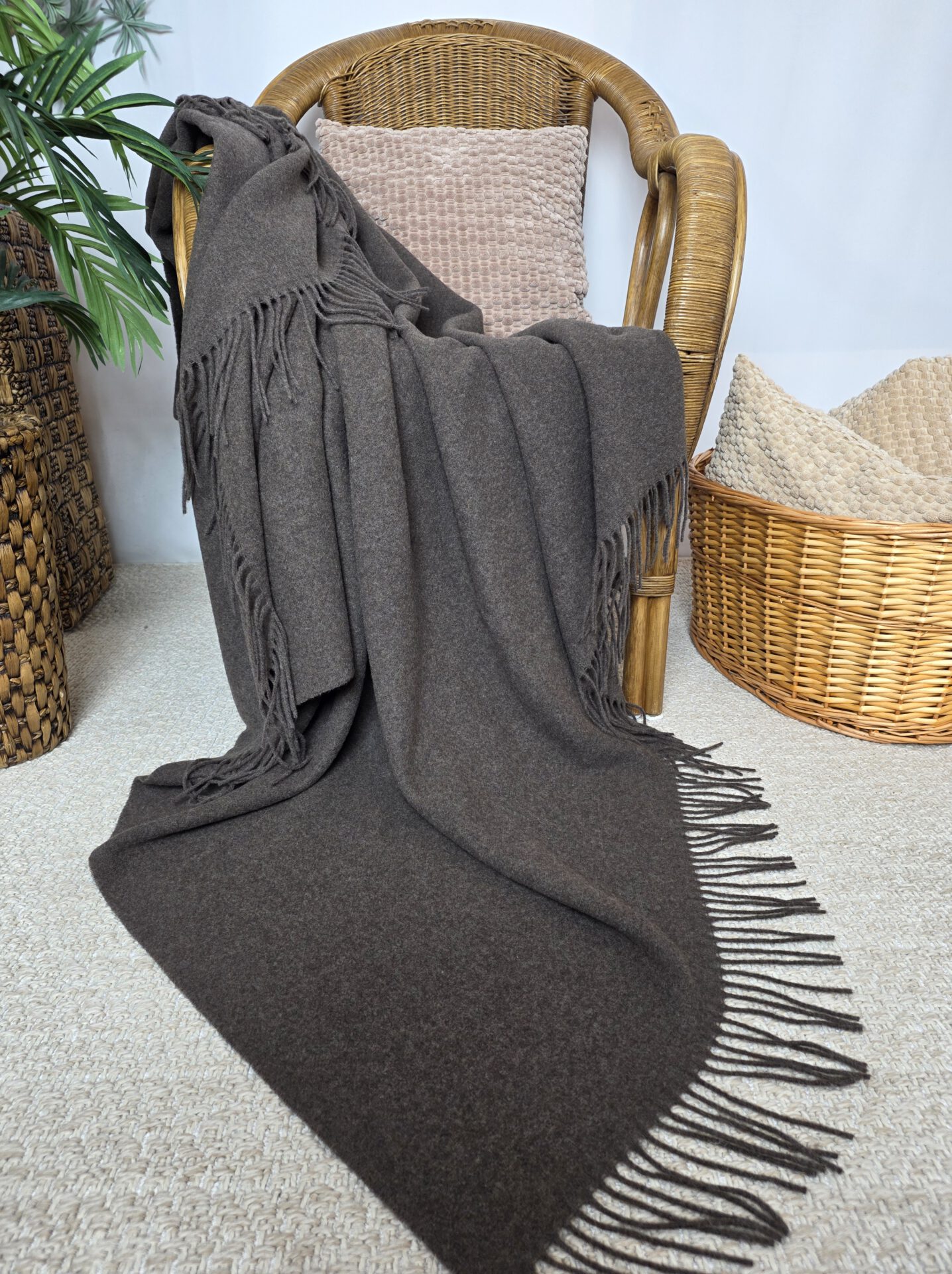 Wolldecke & Wollplaid, 90 % Merinowolle,10% Kaschmir "Faro U" dunkelbraun – Bild 3