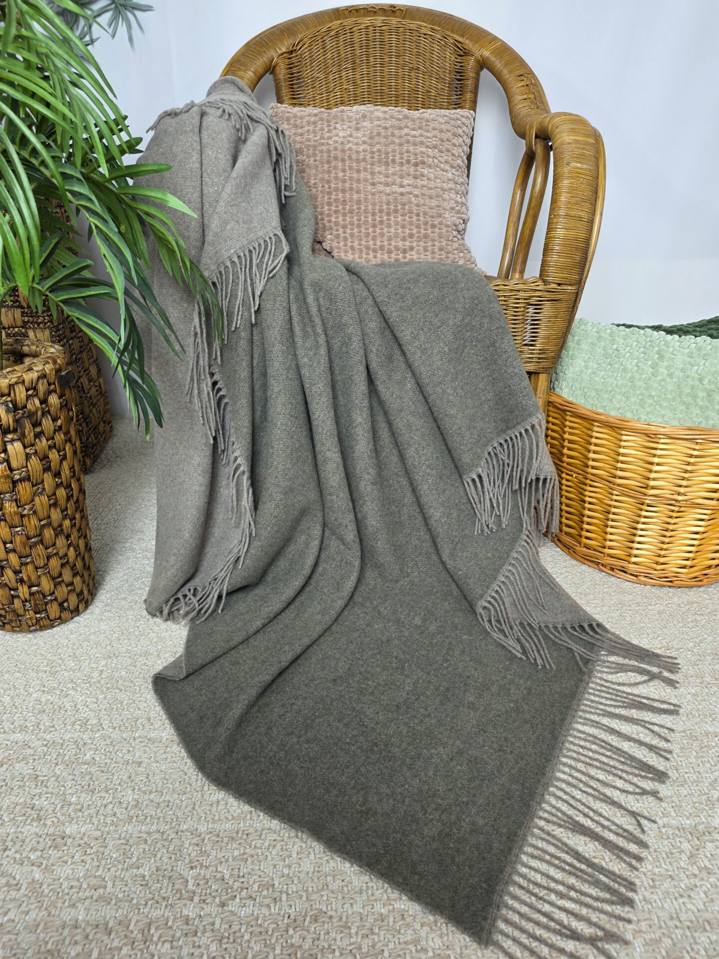 Wolldecke & Wollplaid, 90 % Merinowolle,10% Kaschmir "Faro DF" hellbraun-olive – Bild 3