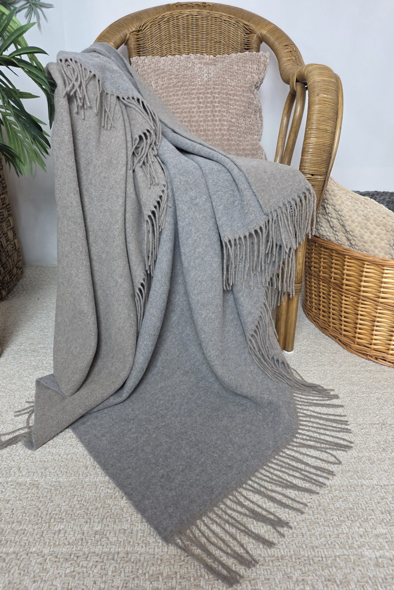 Wolldecke & Wollplaid, 90 % Merinowolle,10% Kaschmir "Faro DF" hellbraun-hellgrau – Bild 3