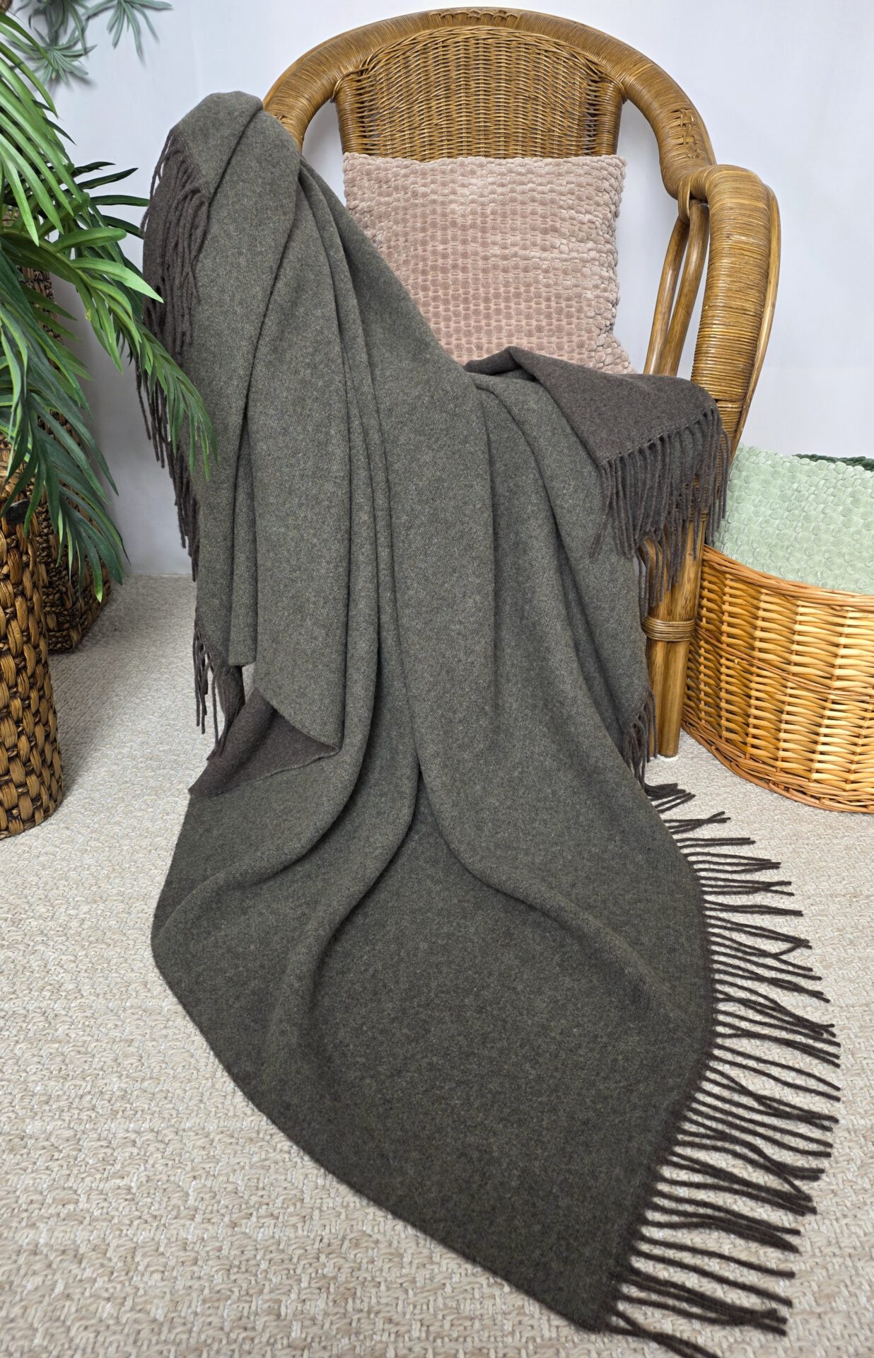 Wolldecke & Wollplaid, 90 % Merinowolle,10% Kaschmir "Faro DF" braun-olive – Bild 3