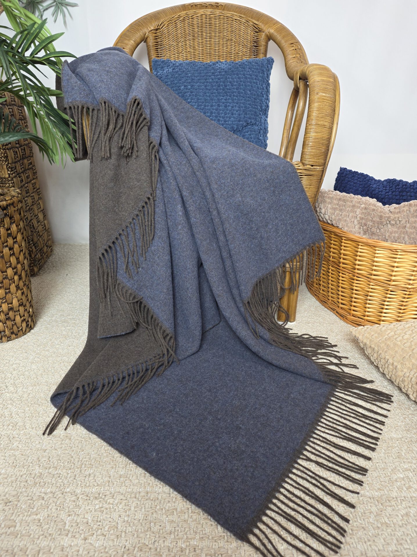 Wolldecke & Wollplaid, 90 % Merinowolle,10% Kaschmir "Faro DF" braun-blau – Bild 3