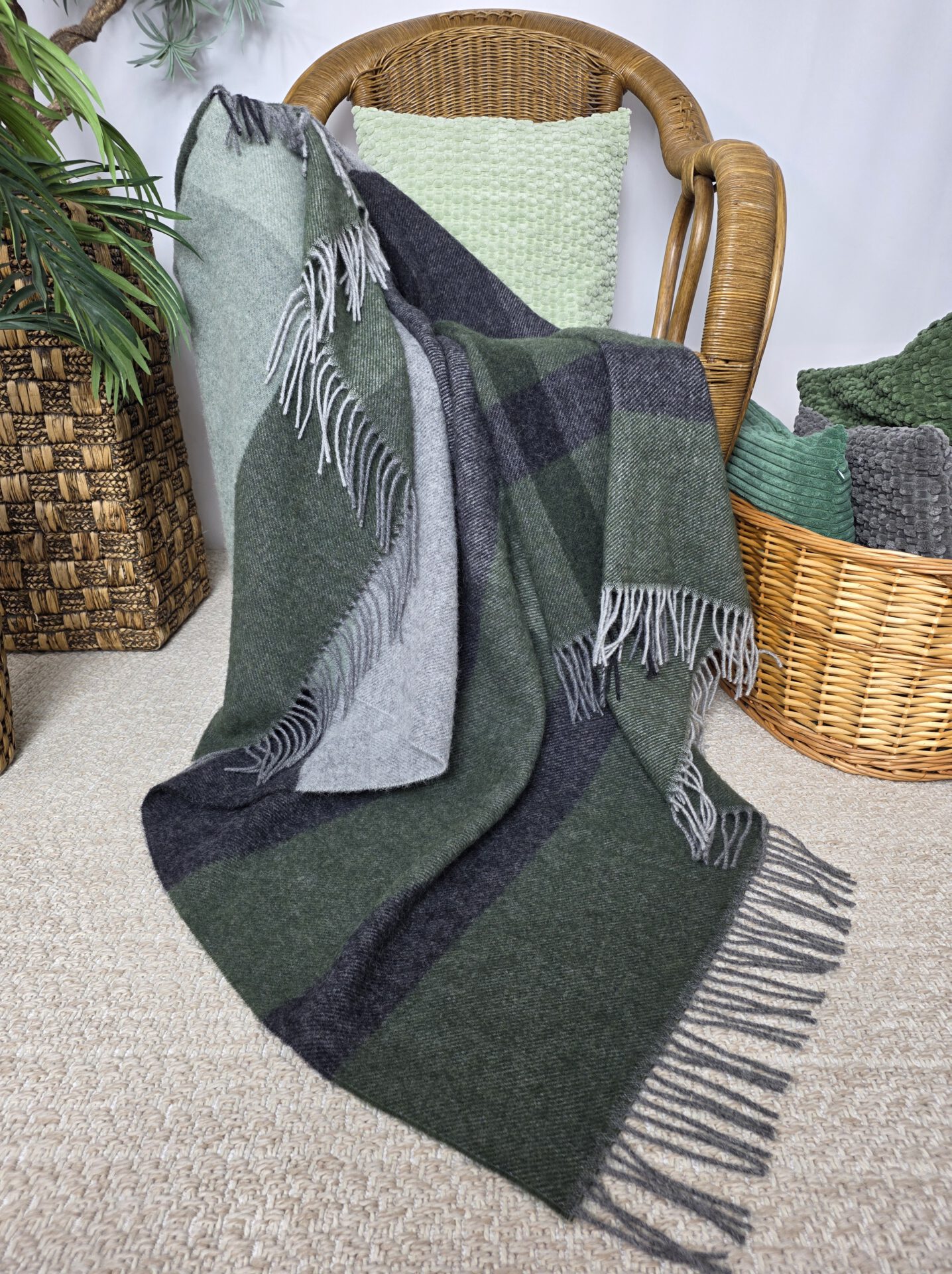 Wollplaid & Wolldecke "Tirol F" olive-hellolive-grau – Bild 2