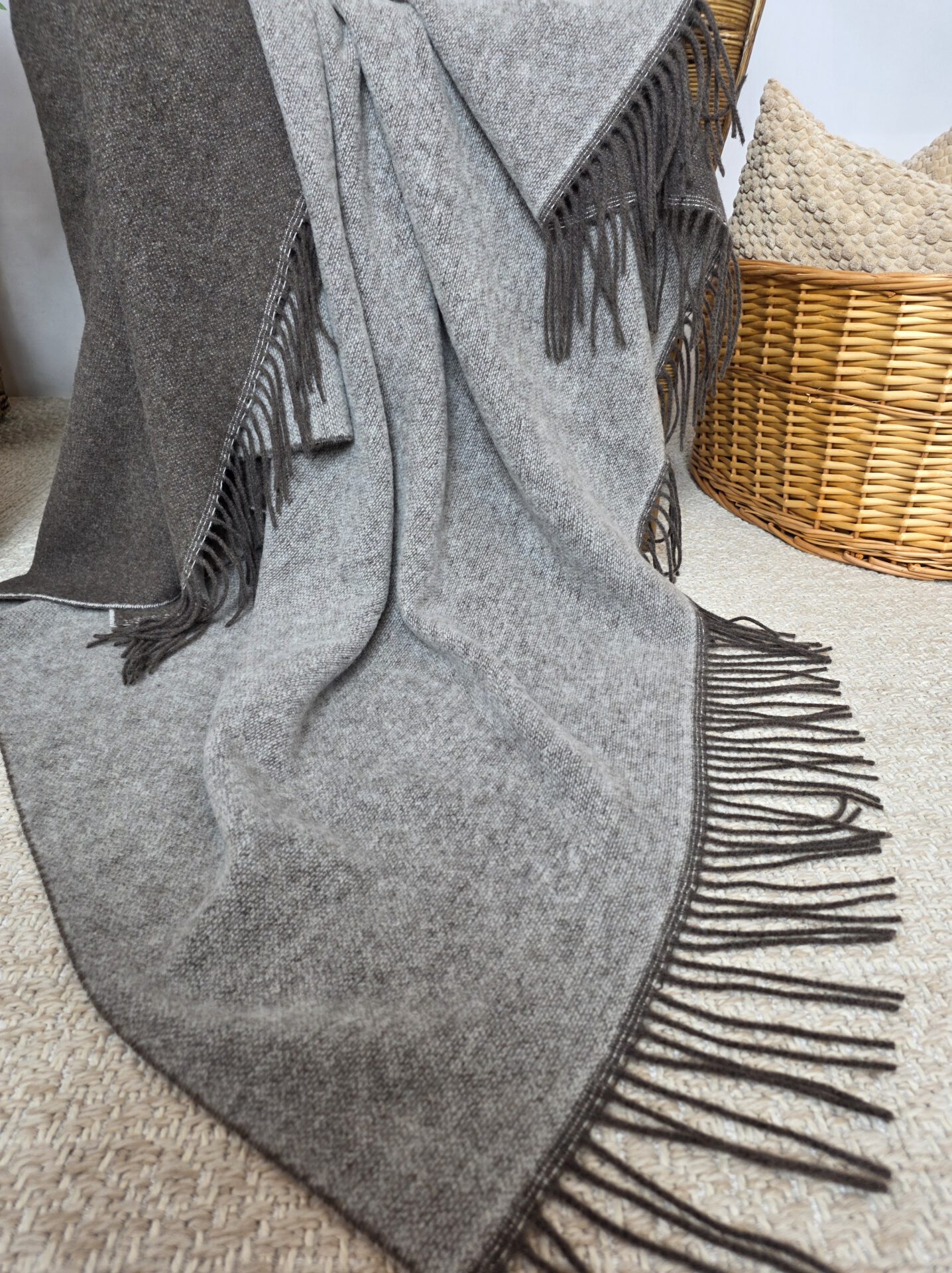 Wolldecke & Wollplaid, 90 % Merinowolle,10% Kaschmir "Faro DF" braun-weiß – Bild 4