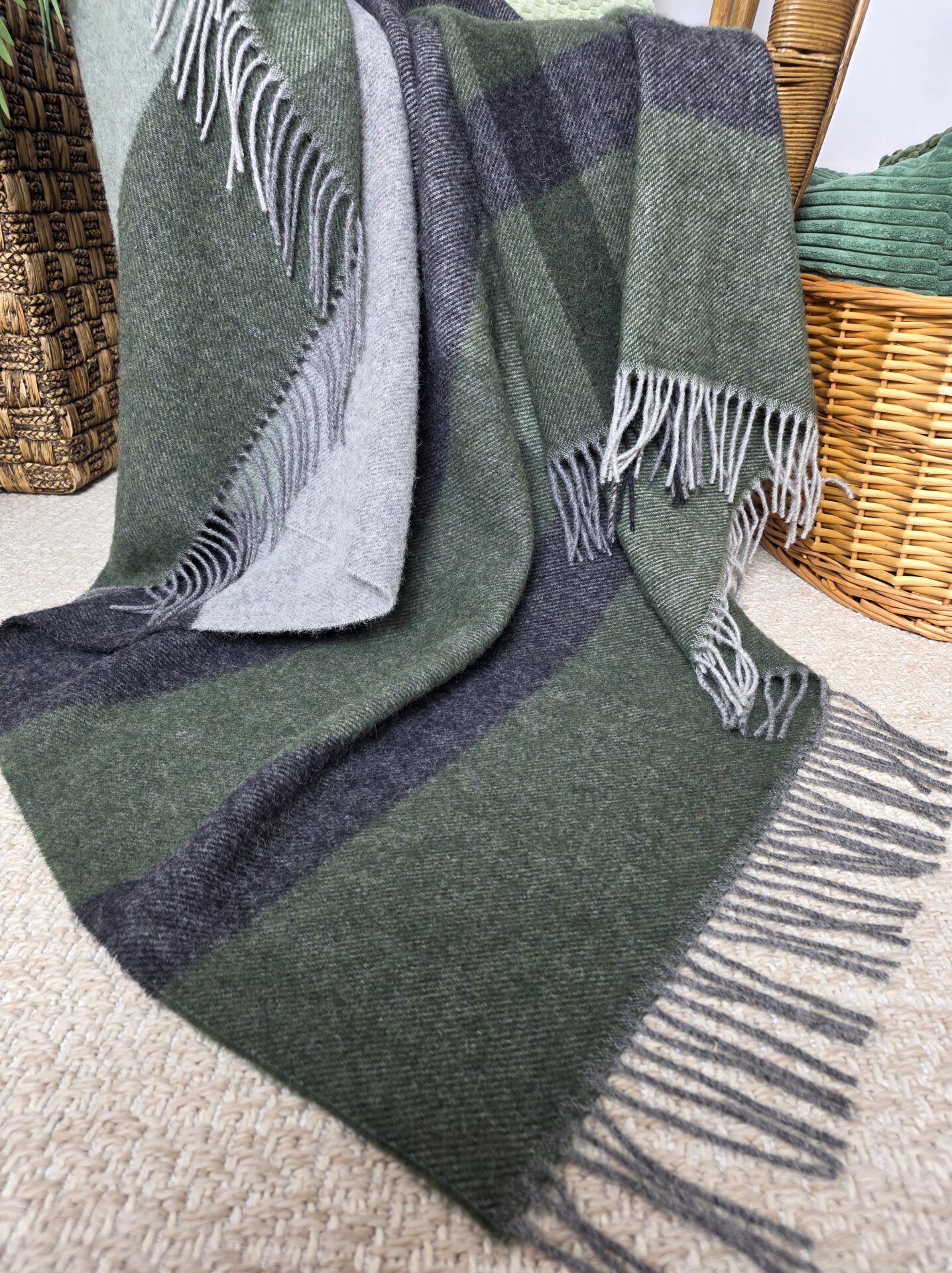 Wollplaid & Wolldecke "Tirol F" olive-hellolive-grau – Bild 3