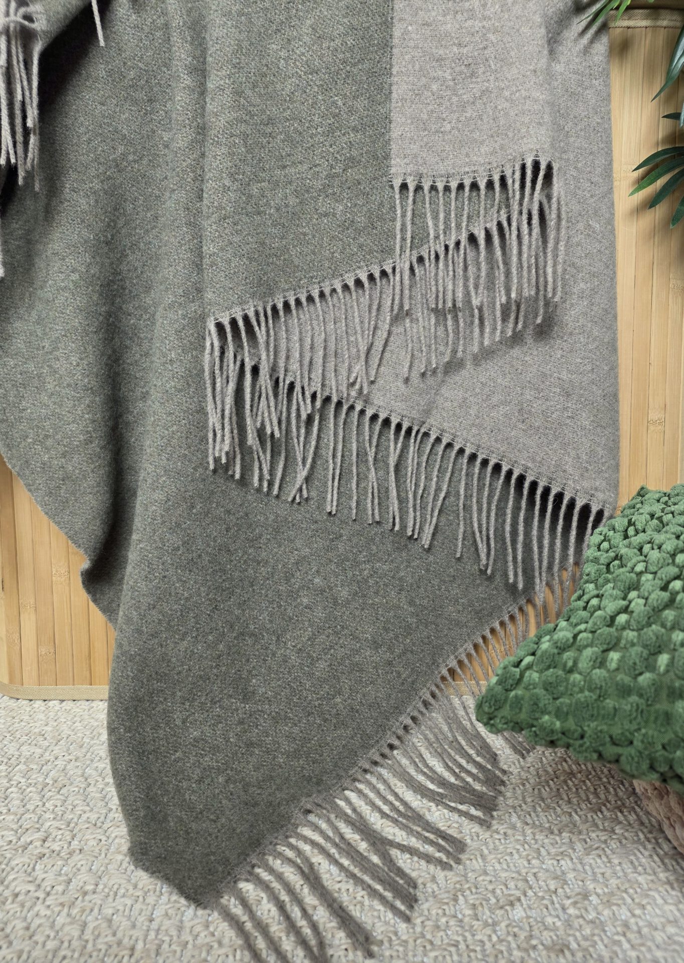 Wolldecke & Wollplaid, 90 % Merinowolle,10% Kaschmir "Faro DF" hellbraun-olive – Bild 2