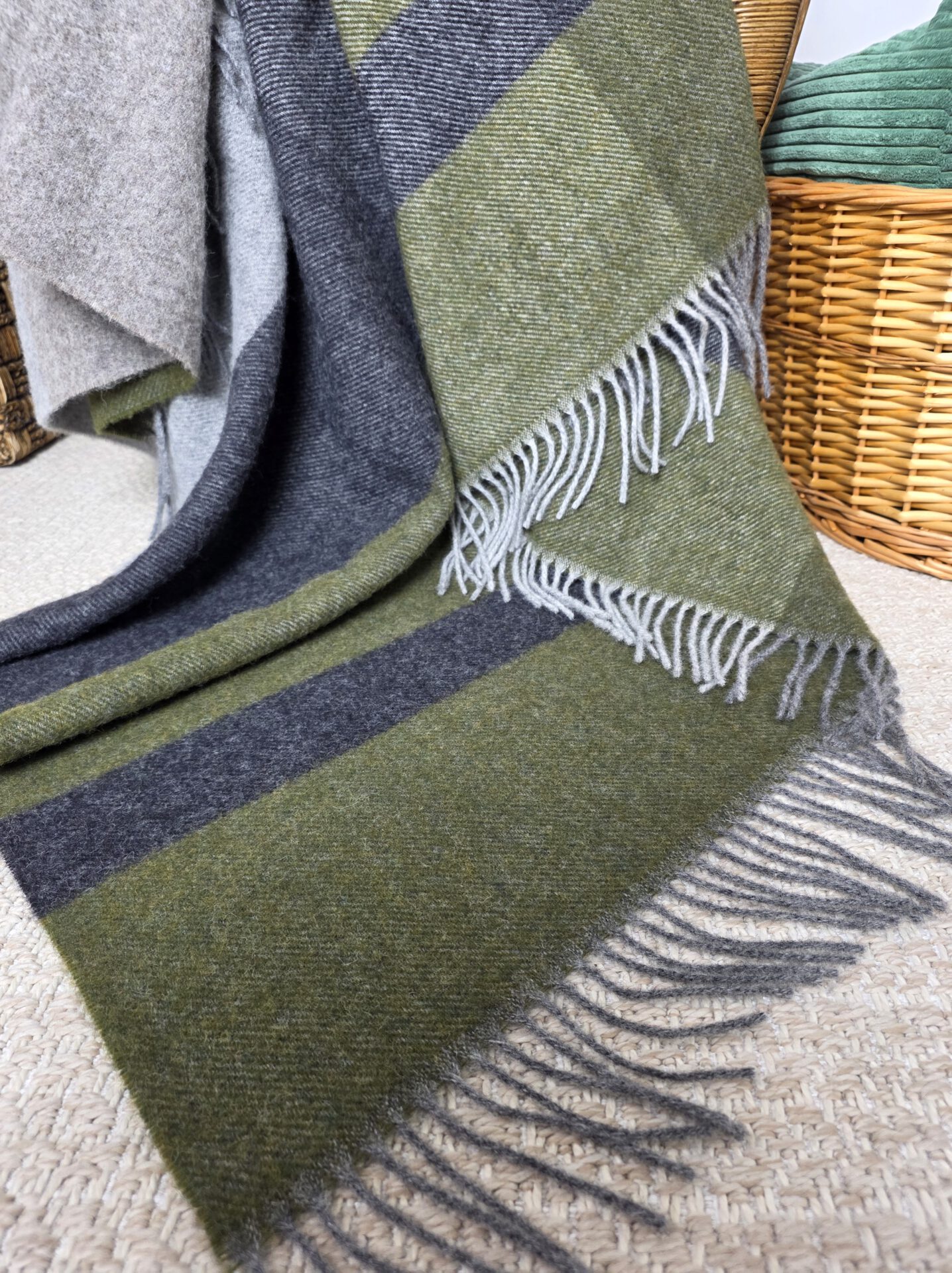 Wollplaid & Wolldecke "Tirol F" olive-beige-grau – Bild 3