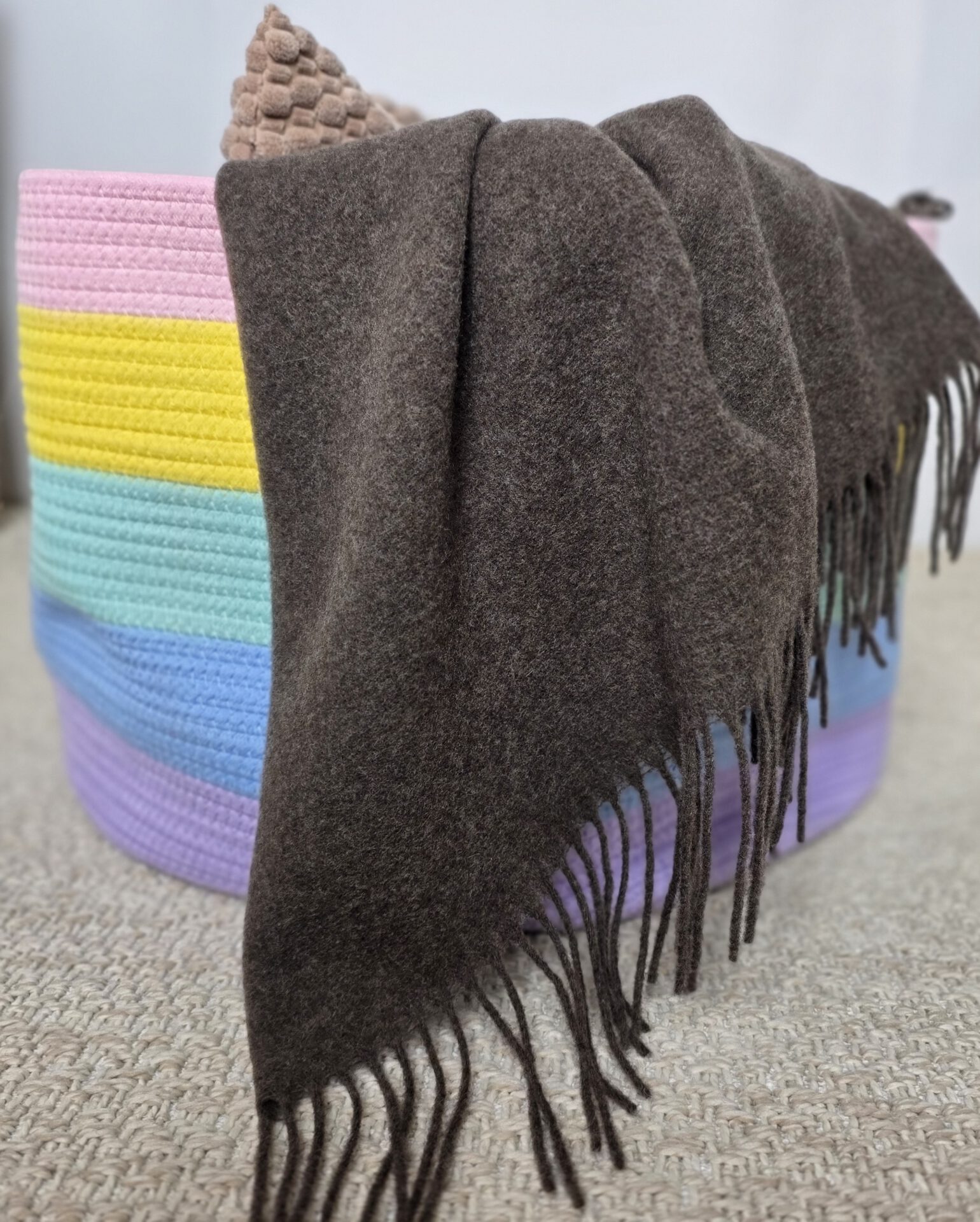 Wolldecke & Wollplaid, 90 % Merinowolle,10% Kaschmir "Faro U" dunkelbraun – Bild 4