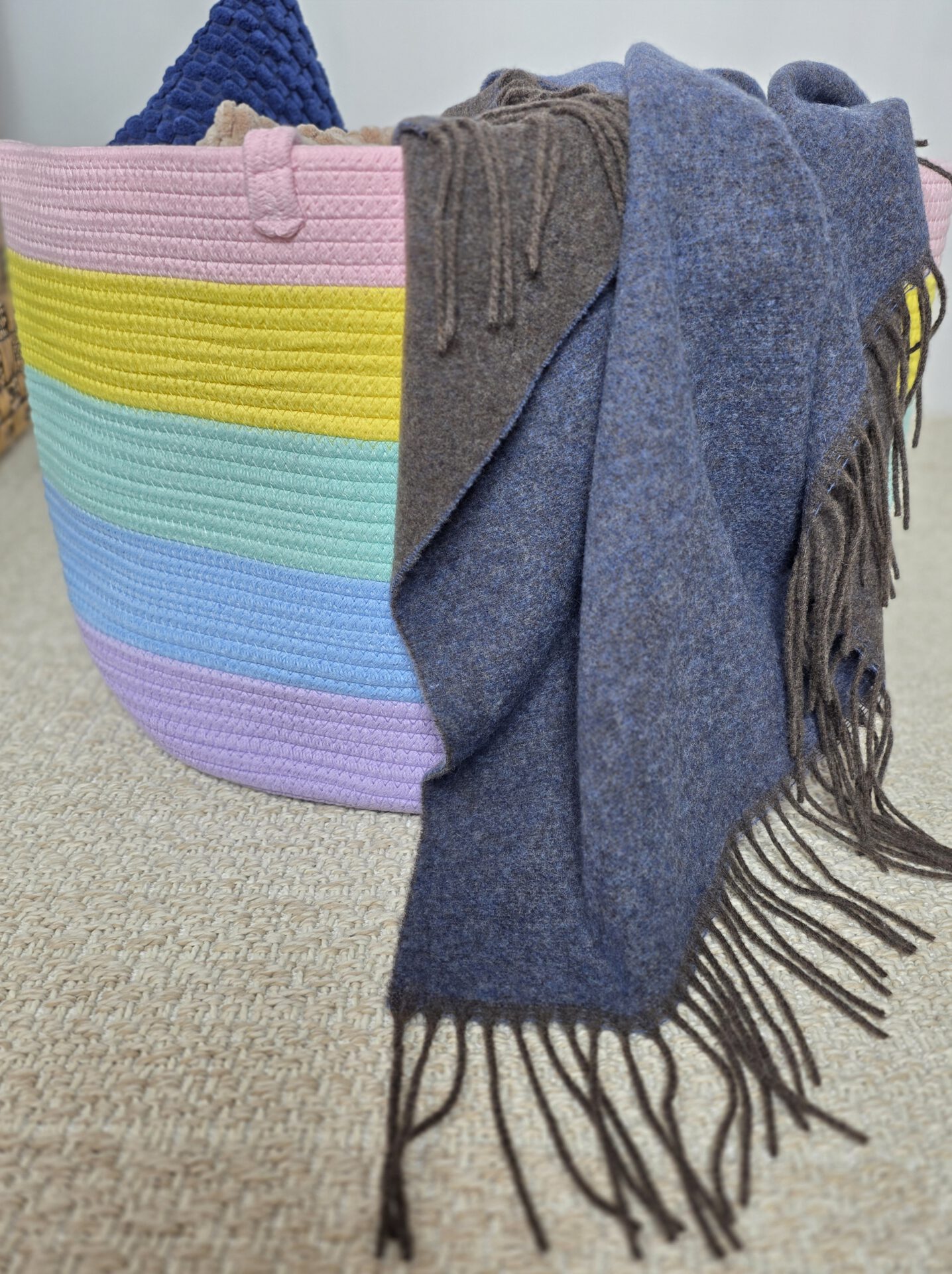 Wolldecke & Wollplaid, 90 % Merinowolle,10% Kaschmir "Faro DF" braun-blau – Bild 5