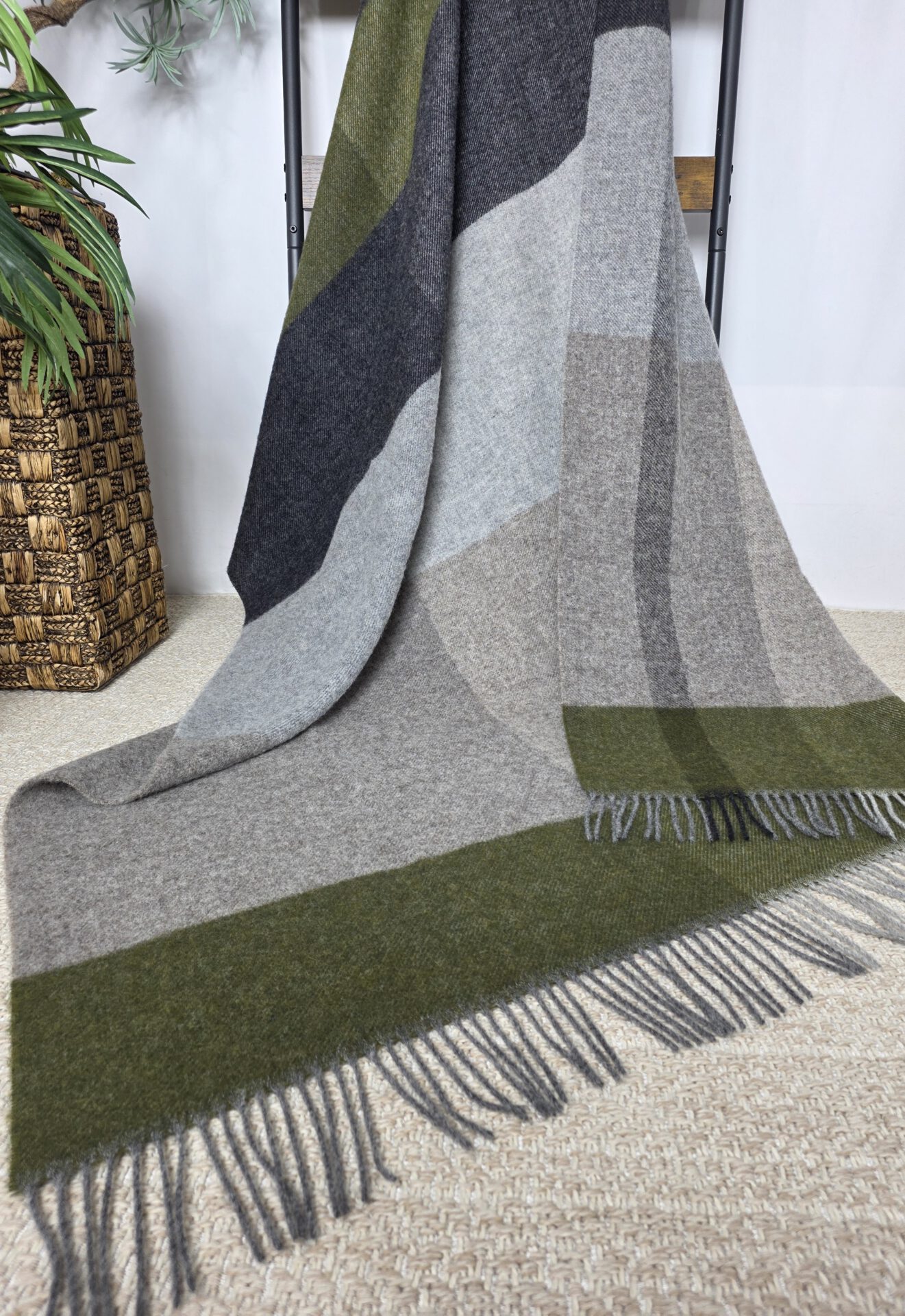 Wollplaid & Wolldecke "Tirol F" olive-beige-grau – Bild 4