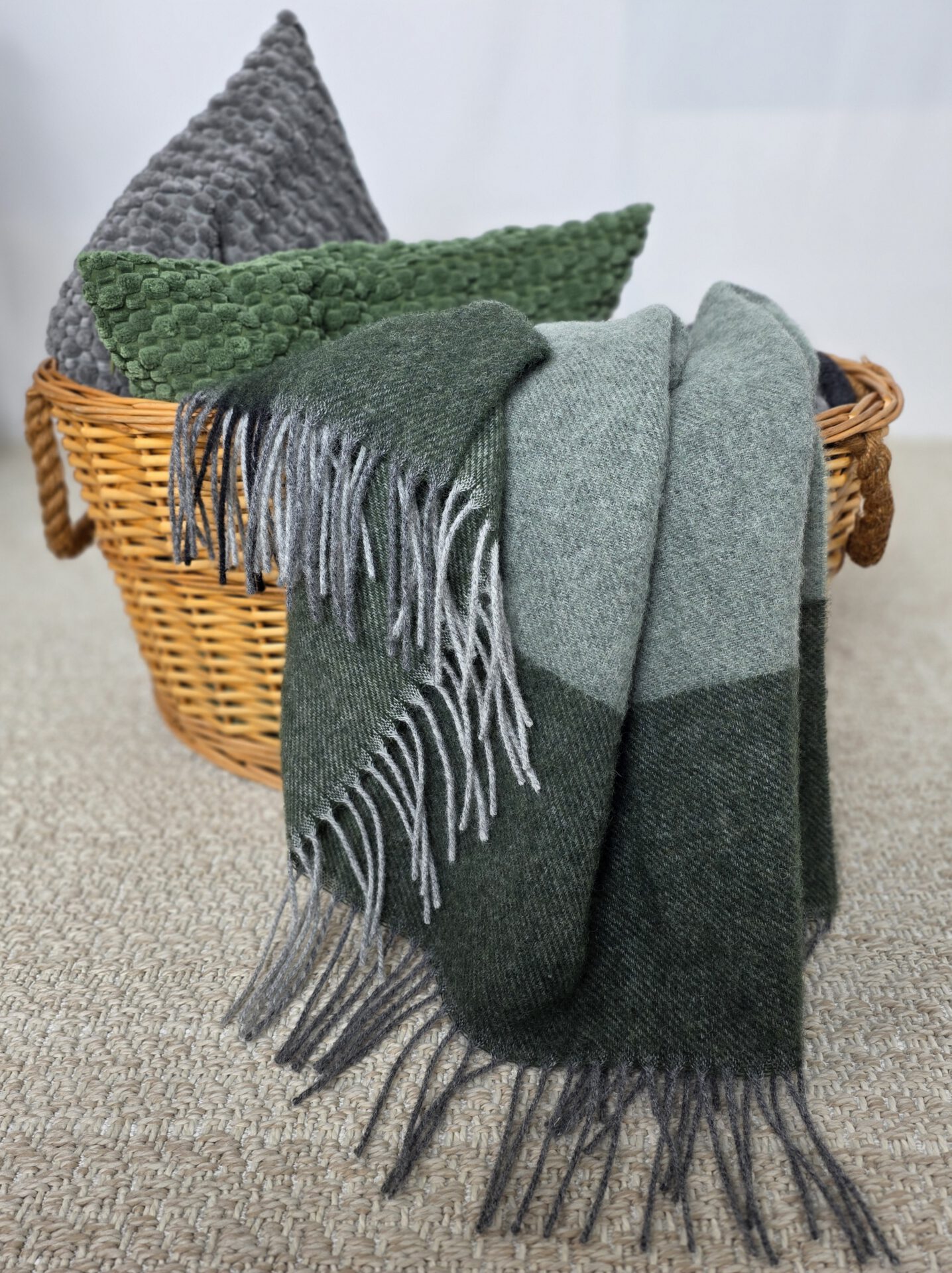 Wollplaid & Wolldecke "Tirol F" olive-hellolive-grau – Bild 5