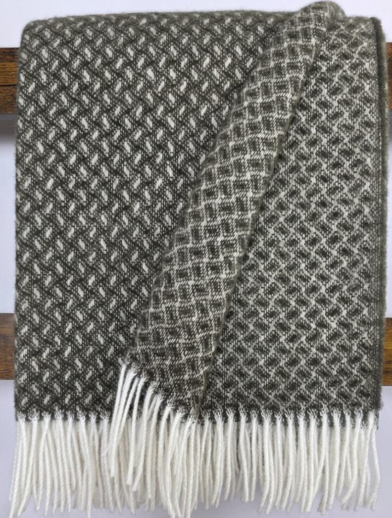 Wollplaid & Wolldecke "Nord L" weiß-olive