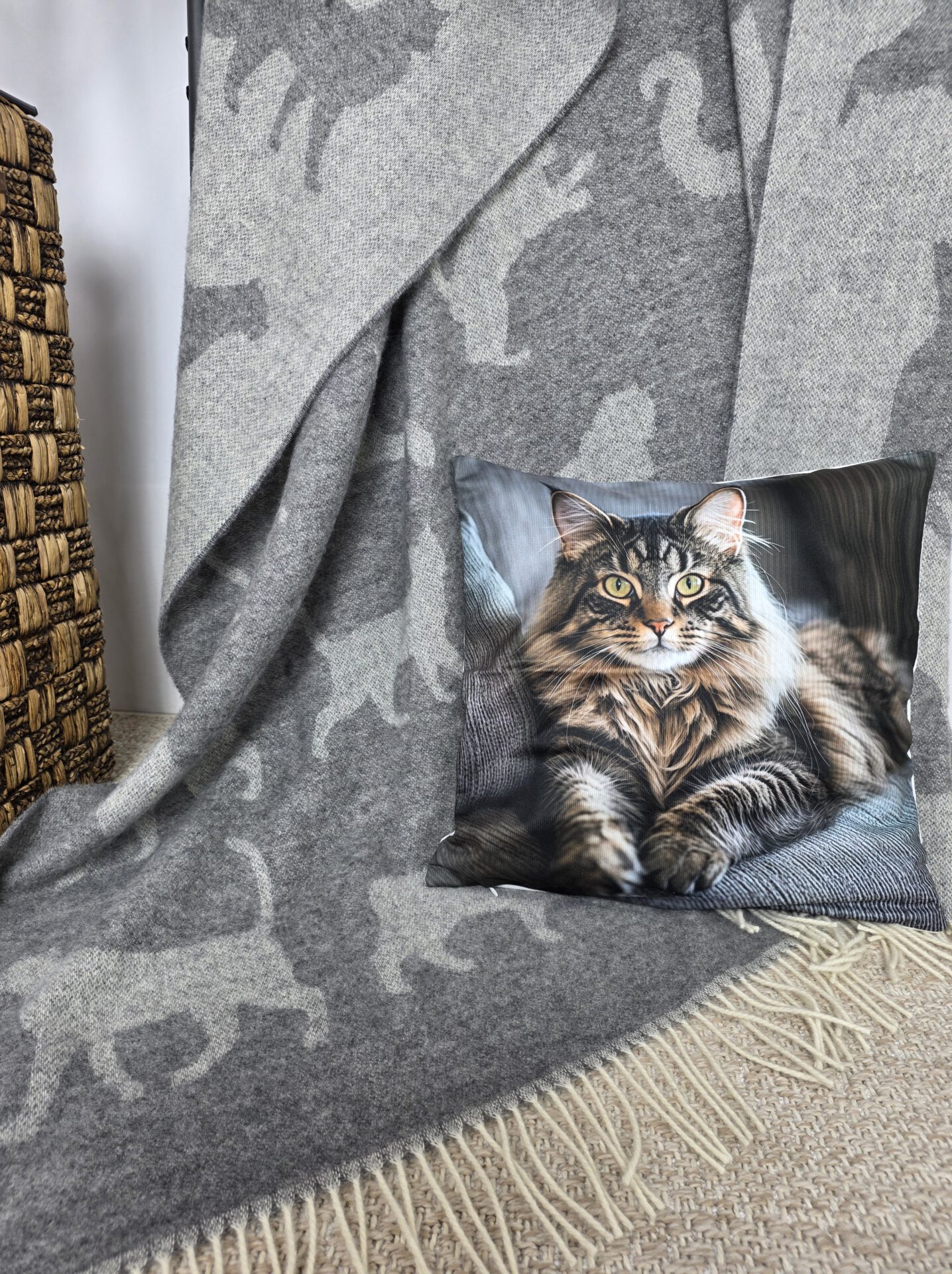 Wollplaid & Wolldecke "Tirol T Katzen" grau-weiß – Bild 3