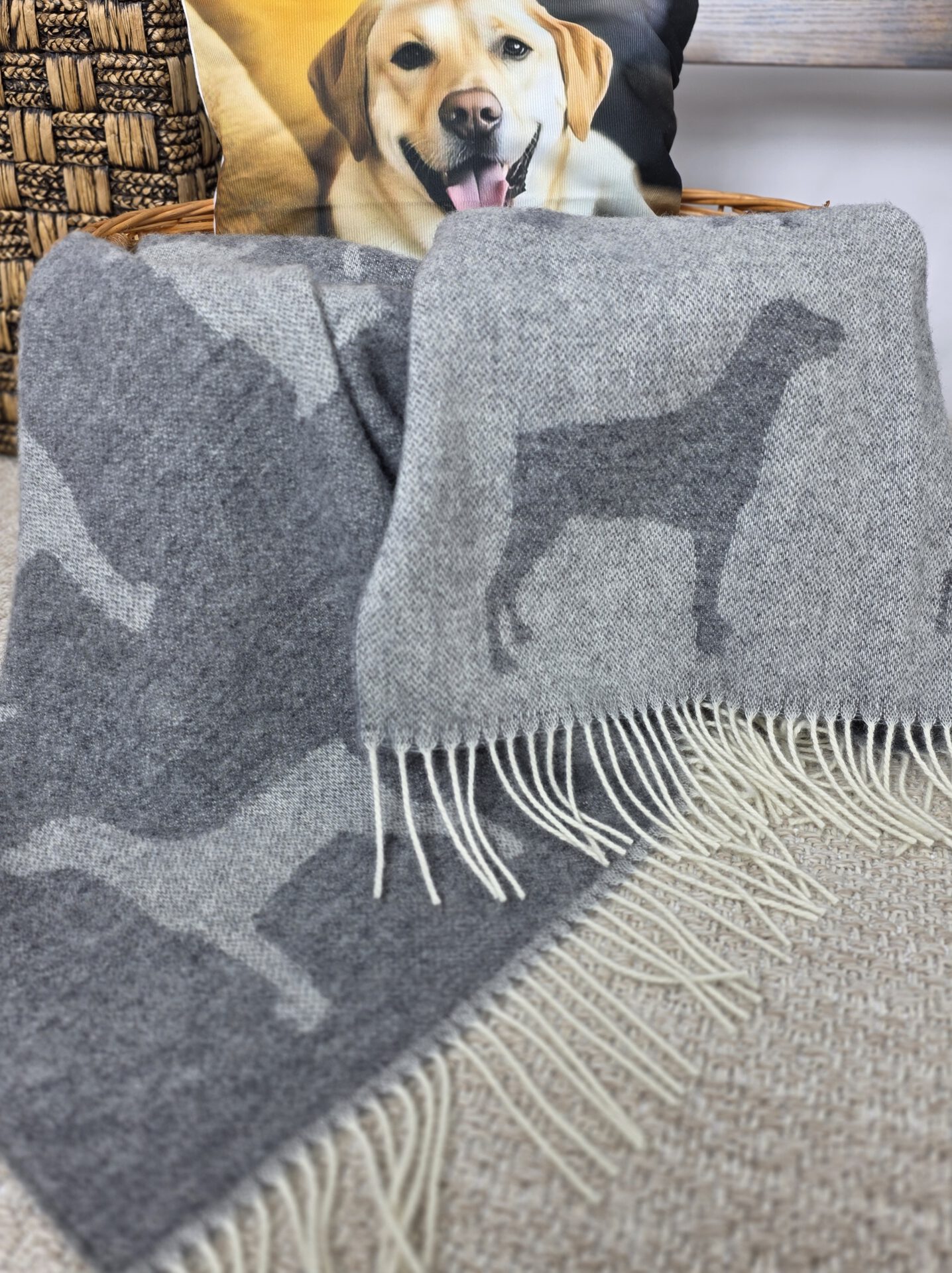 Wollplaid & Wolldecke "Tirol T Hunde" grau-weiß – Bild 5