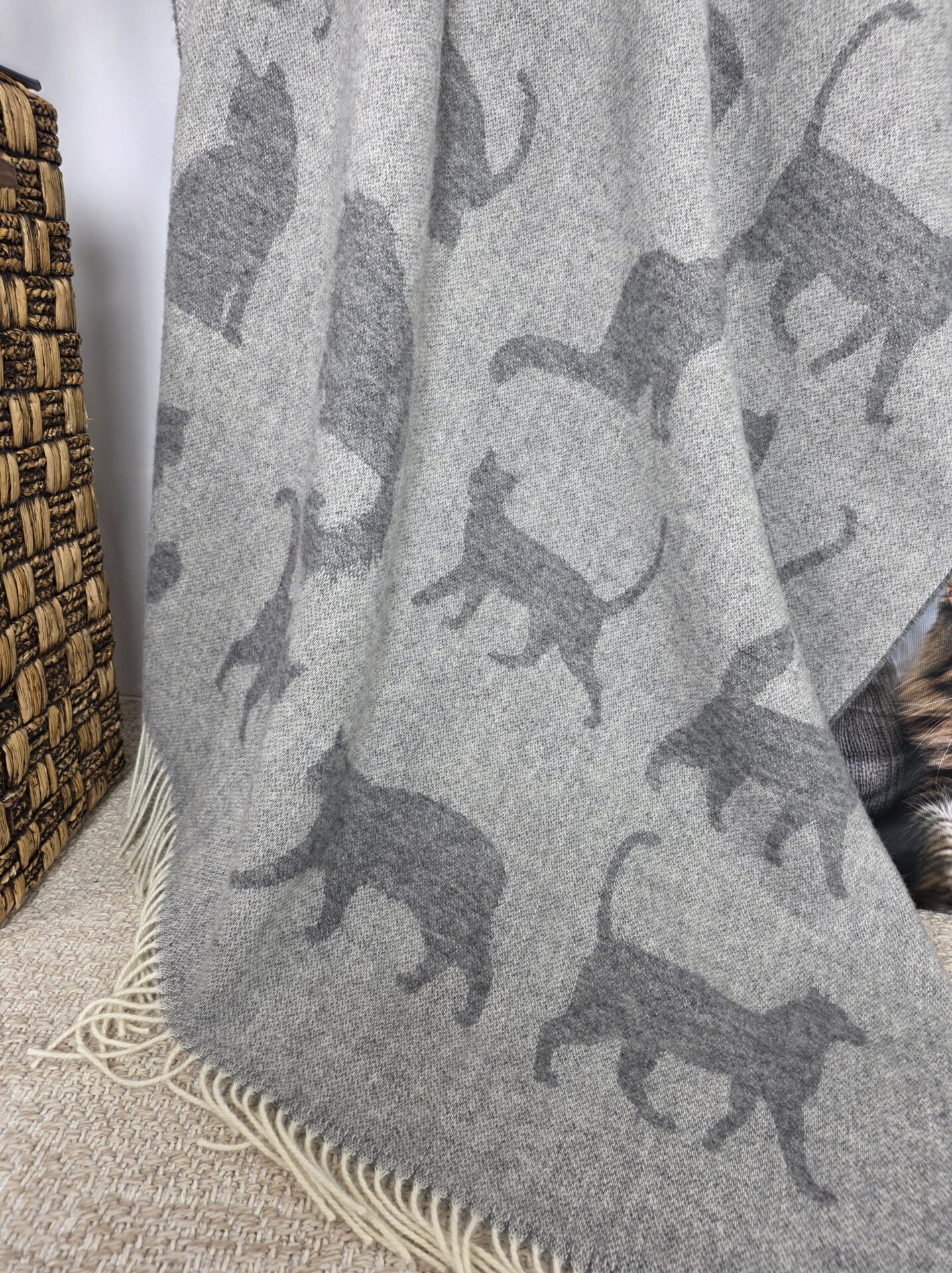 Wollplaid & Wolldecke "Tirol T Katzen" grau-weiß – Bild 5